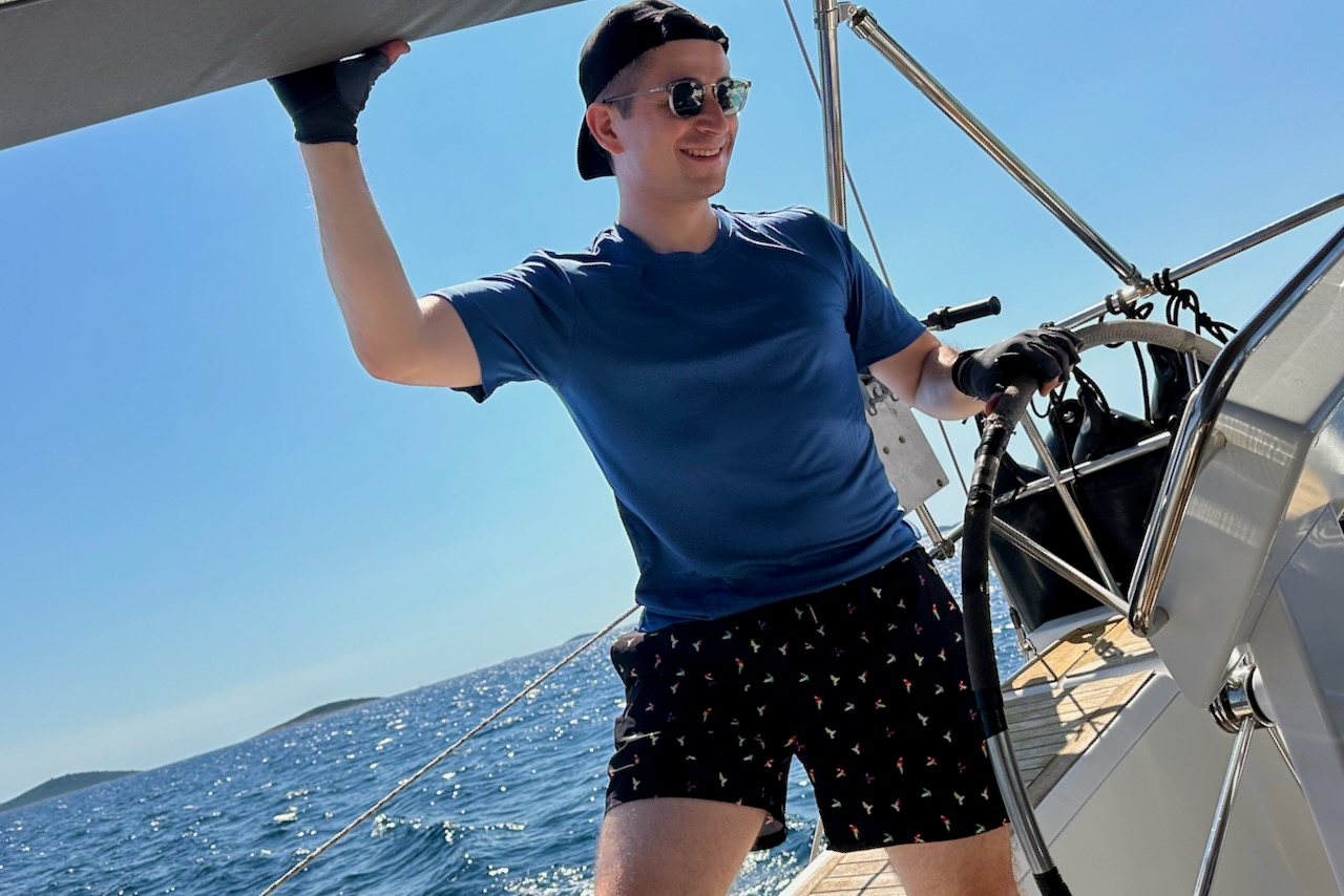 Heeling while sailing upwind